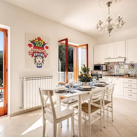 Mediterranean House סורנטו